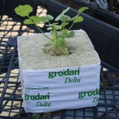 kostka wełny mineralnej 10x10x6.5cm z otworem 27mm