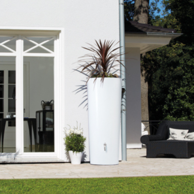 Zbiornik na deszczówkę Color 2w1 350l z donicą biały zamontowany