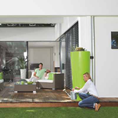 Zbiornik na deszczówkę Color 2w1 350l z donicą zielony zamontowany