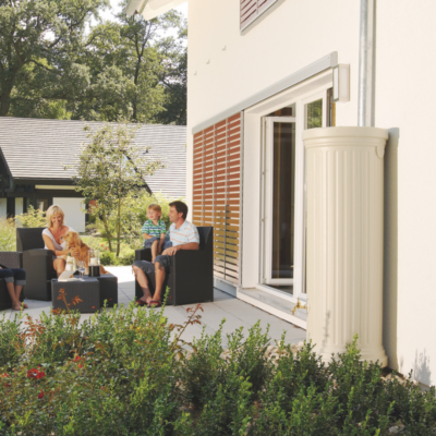 Zbiornik na deszczówkę Column 500l piaskowy zamontowany