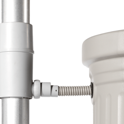 Zbiornik na deszczówkę Column podłączony do rynny