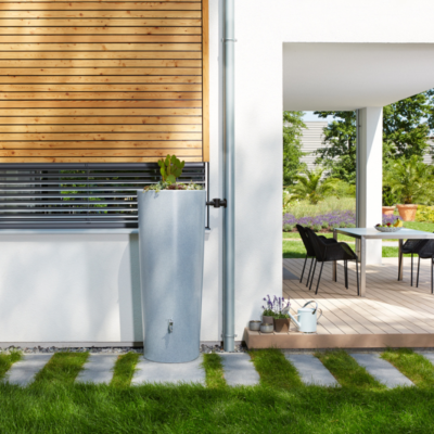 Zbiornik na deszczówkę Stone 2w1 350l jasnoszary zamontowany